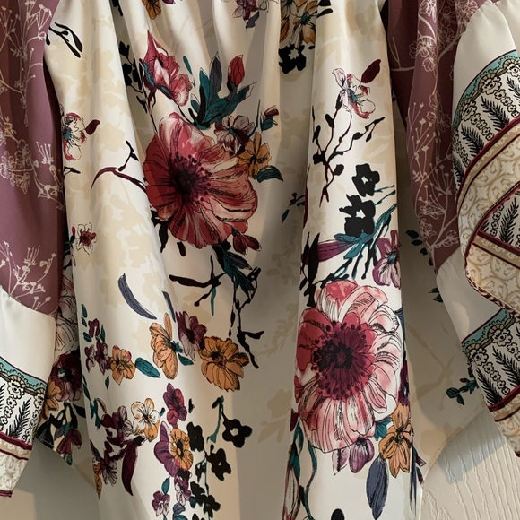 Ladies top - Picture 3 of 4